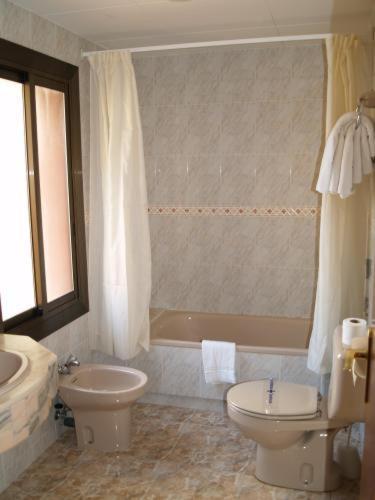 Hotel Hostal Del Sol Sant Feliu de Guixols Exterior photo