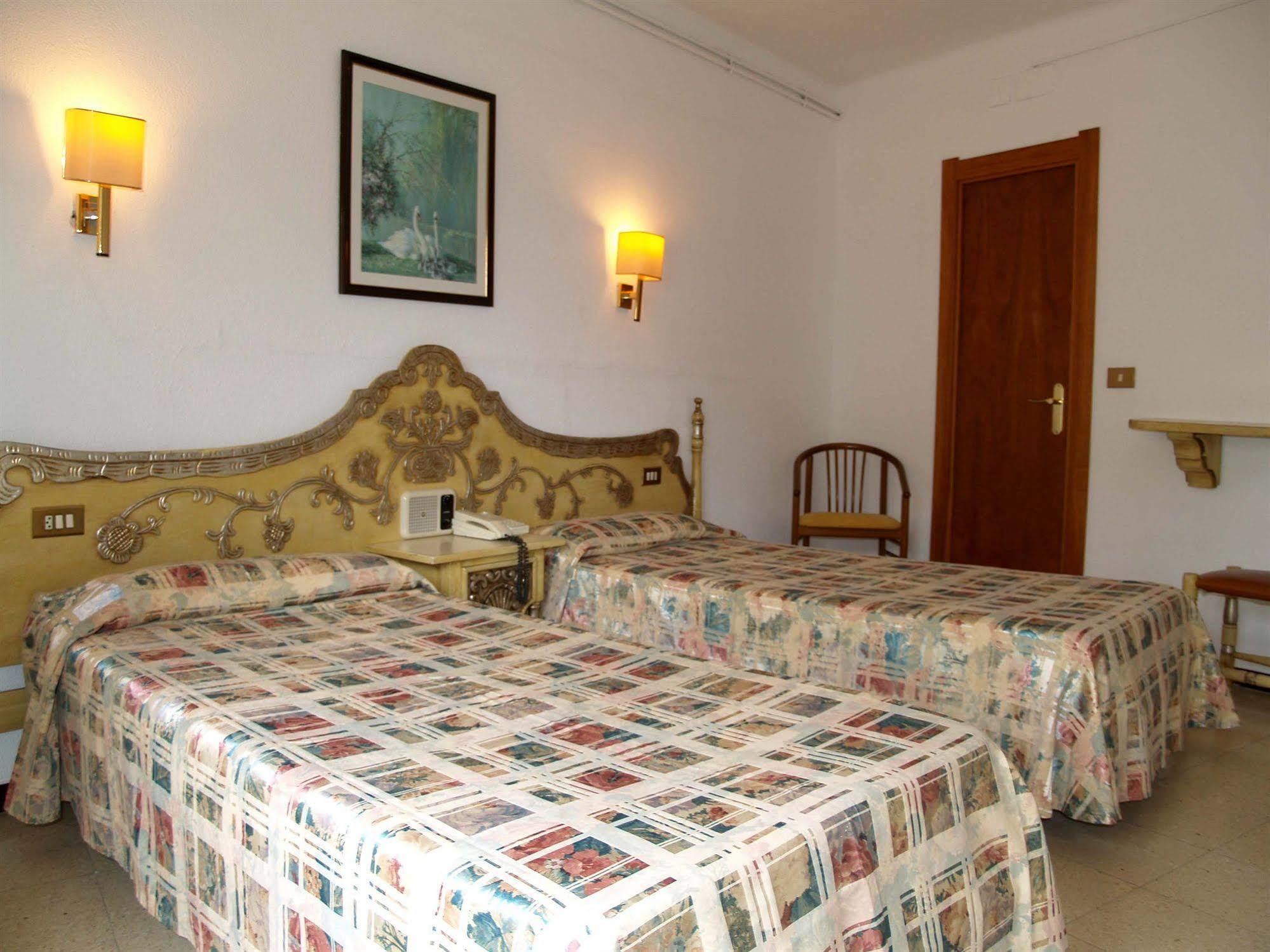 Hotel Hostal Del Sol Sant Feliu de Guixols Exterior photo
