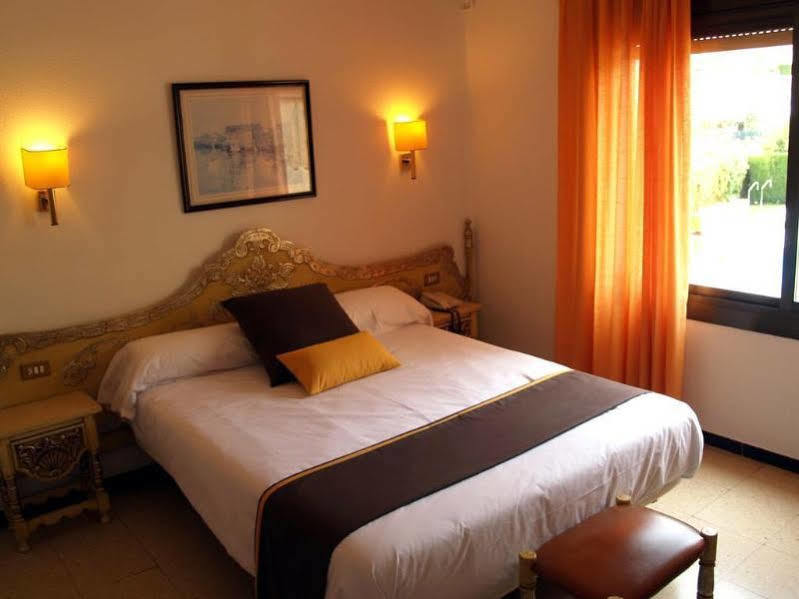 Hotel Hostal Del Sol Sant Feliu de Guixols Exterior photo